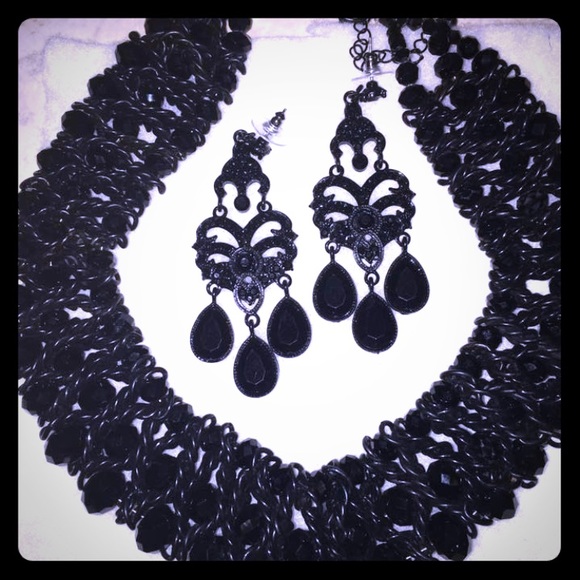 Jewelry - Beautiful choker & earrings