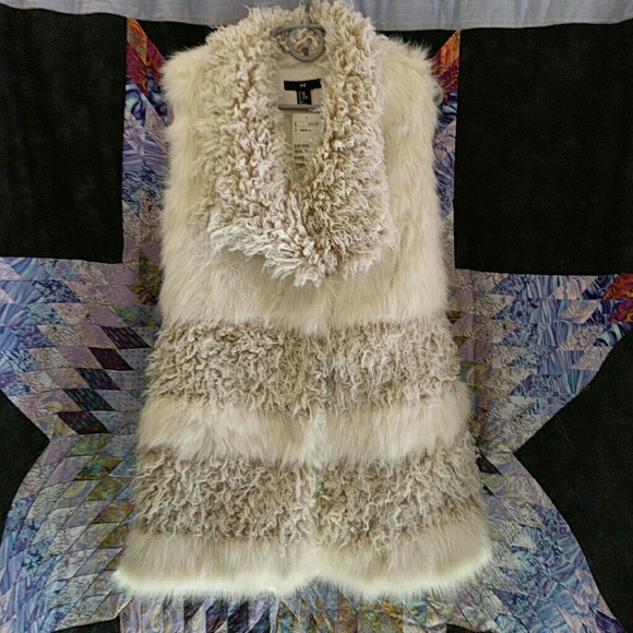 H&M Jackets & Blazers - NWT H&M Faux Fur Vest