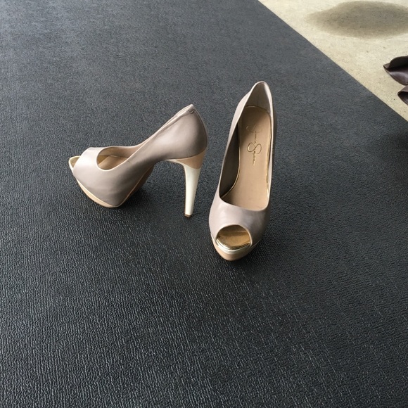 Jessica Simpson brand NEW peep toe pumps