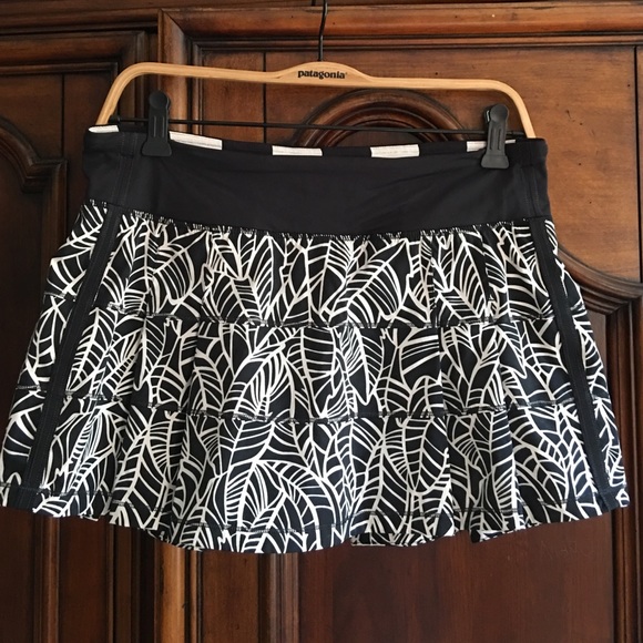 Lululemon Run Pace Setter skort. Size 6