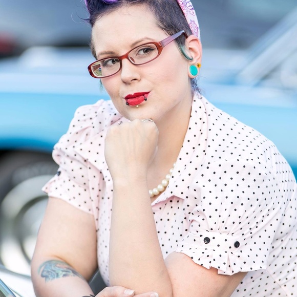 Meet your Posher, Mia Mayhem - Picture 2 of 3