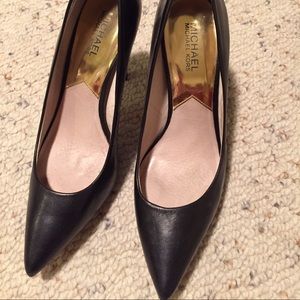 Michael Kors black pumps