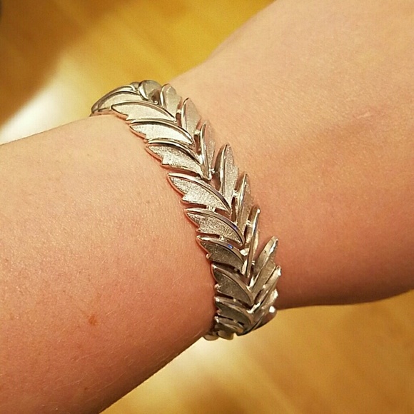 Vintage Trifari Necklace and Bracelet set - Picture 2 of 4