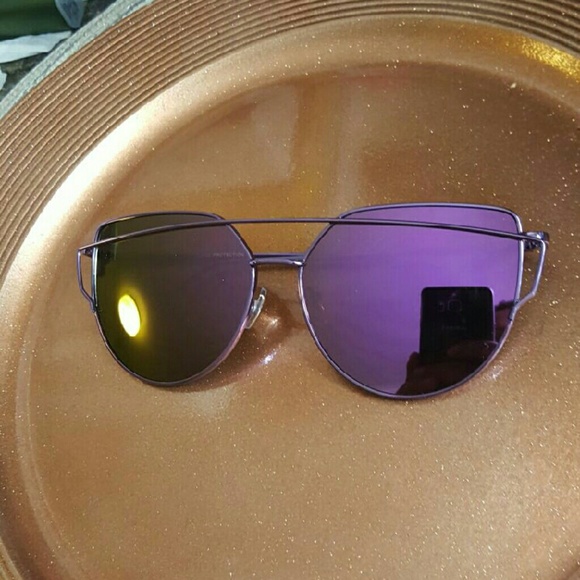 Accessories - DESIGNER STYLE FRONT WIRE WOMAN FASHION SUNGLASSES