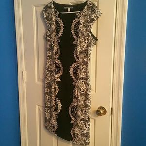 Knit sleeveless dress with laces design