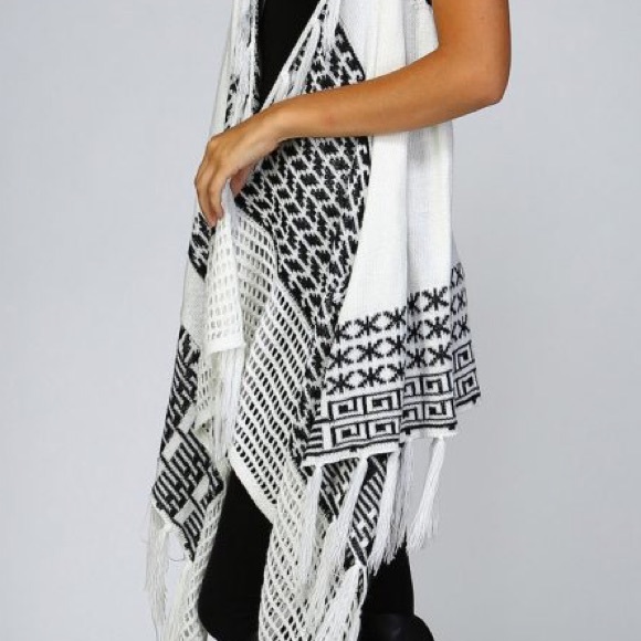 🌟ONLY 1 LEFT🌟Hooded Sleeveless Wrap Cardigan - Picture 3 of 4