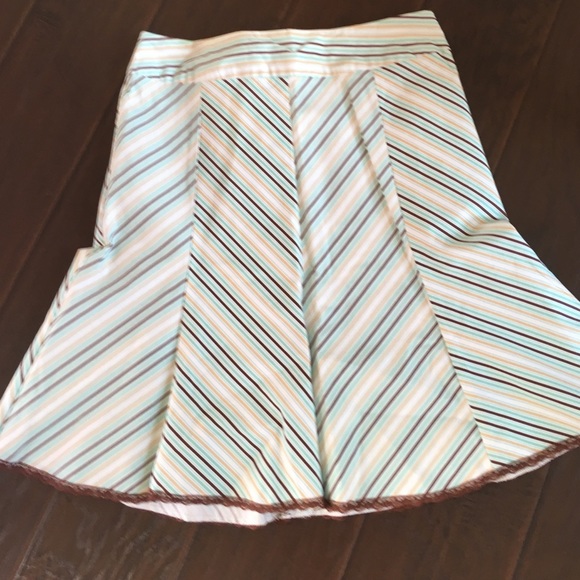 Large stretchy 21 skirt with stripes & lace trim