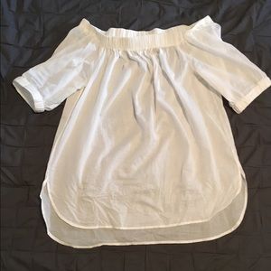 White cotton off the shoulder shirt. 3/4 sleeves.