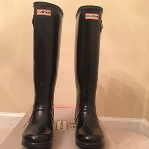 Hunter boots tall gloss. Black. Size 8