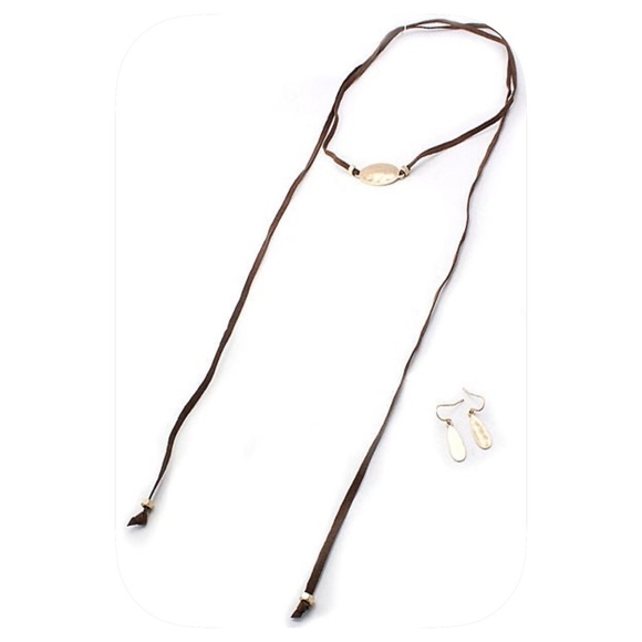 Suede Choker with Oval Pendant & Earrings - Picture 2 of 3