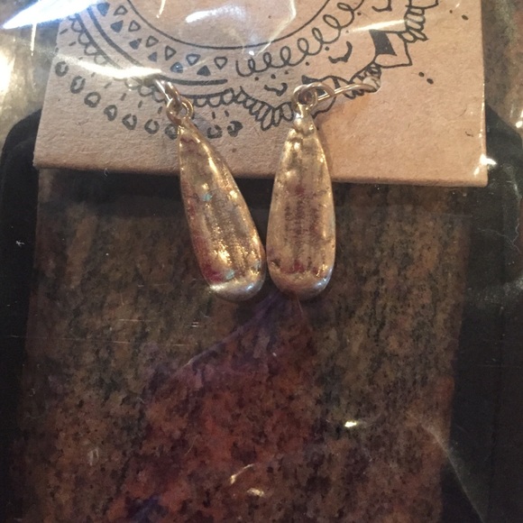 Suede Choker with Oval Pendant & Earrings - Picture 3 of 3