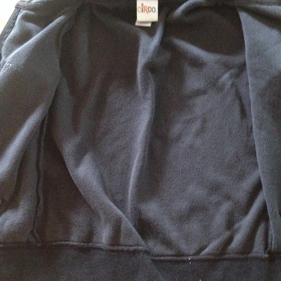 Black and blue jackets - Picture 4 of 4