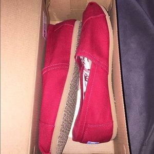 Size 9 Classic Red TOMS