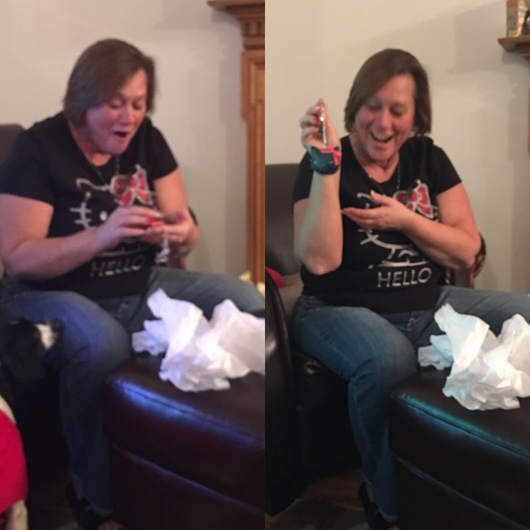 *Top Rated Seller & Posh Mentor* - Picture 4 of 4