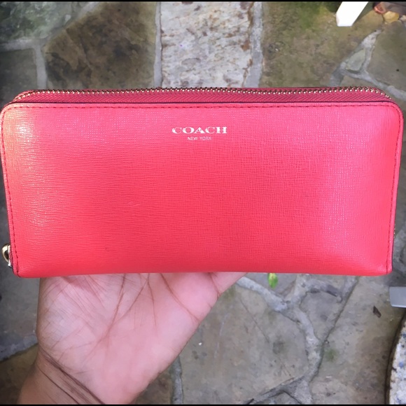 Coach zippered crossgrain leather wallet: Saffiano