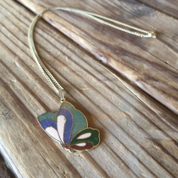 Sweet Butterfly Necklace - Picture 1 of 4