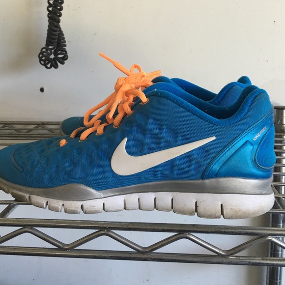 Gym shoes - Picture 1 of 2