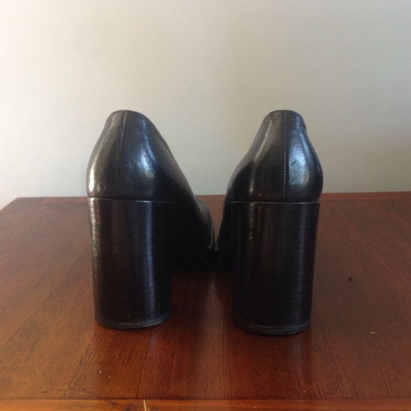 Black leather block heel shoes