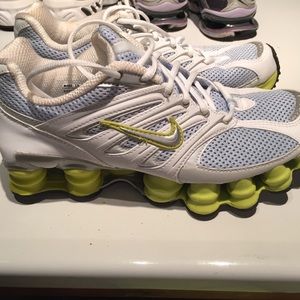 ➡️Women's Nike Shox Sneaker⬅️