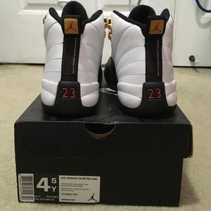 Air Jordan 12 "Taxi" grade school size 4.5Y