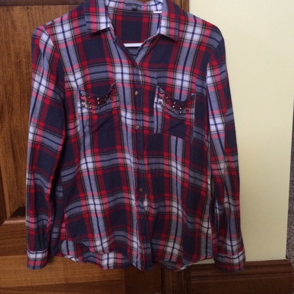 Long sleeve flannel shirt.