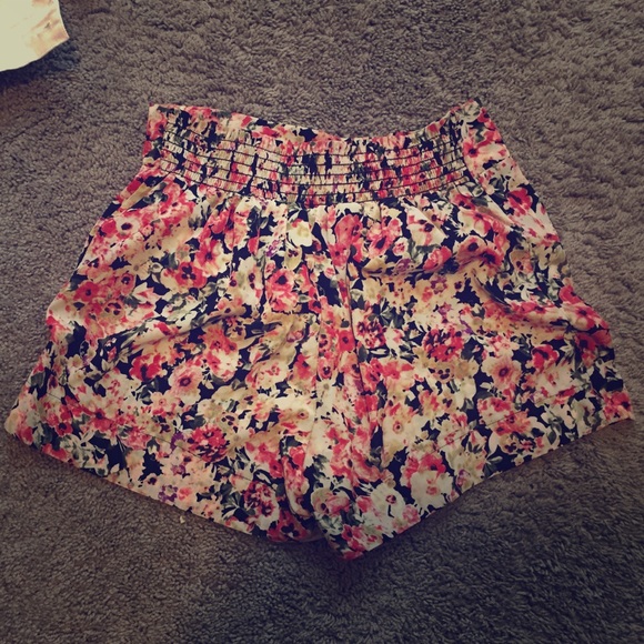 Flowered printed shorts