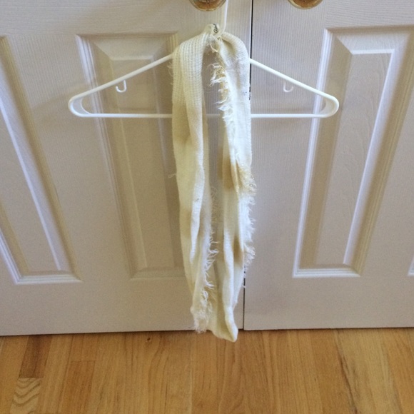 A white infinity scarf
