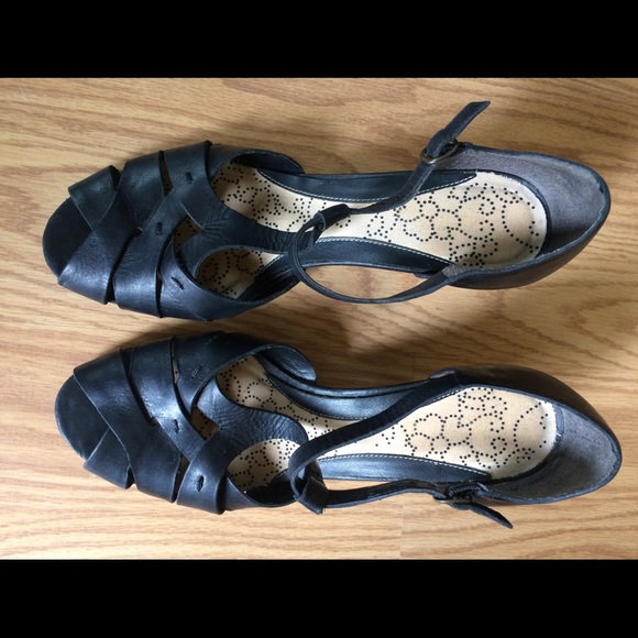 Kenneth Cole Reaction black leather T-bar wedge
