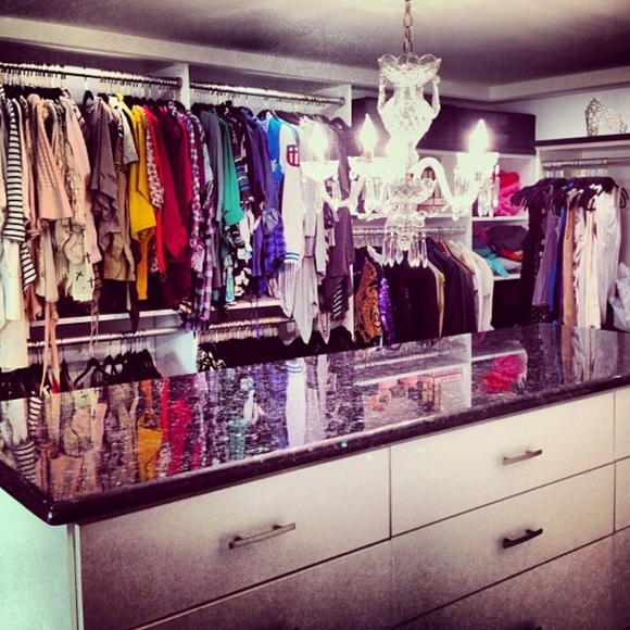 Meet your Posher, Miss Sarah ❤️ - Picture 6 of 7