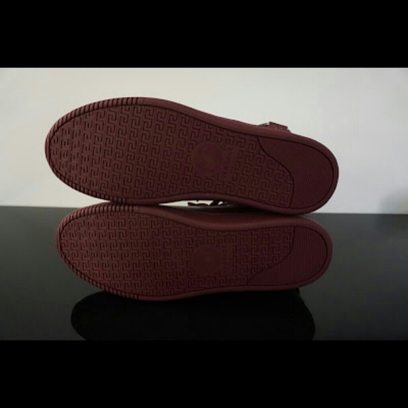 Versace - Picture 2 of 4