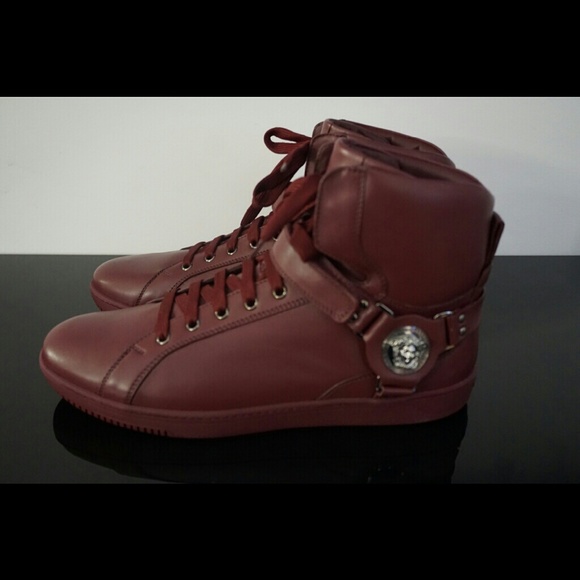 Versace - Picture 3 of 4