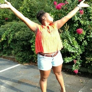 Meet your Posher, Aisha