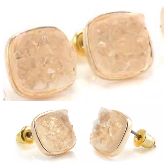 CREAMY DREAMY DRUZY EARRINGS - Picture 1 of 3