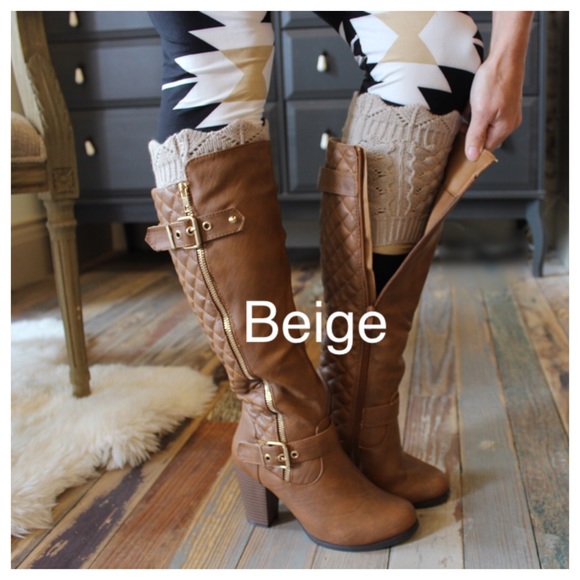 Crocheted boot cuff with scallop top - Picture 2 of 4