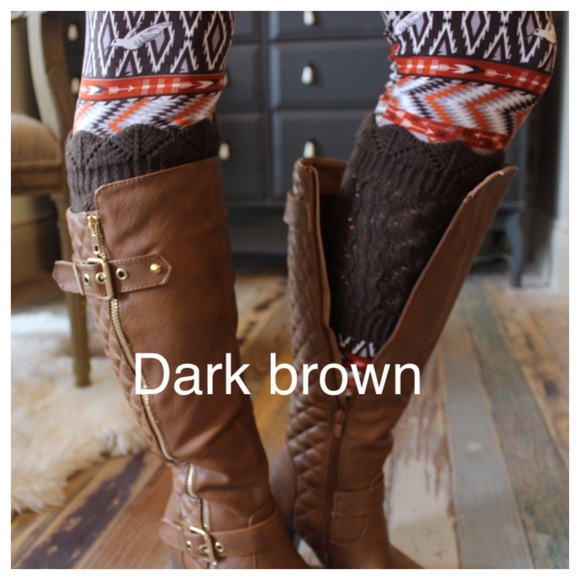 Crocheted boot cuff with scallop top - Picture 4 of 4