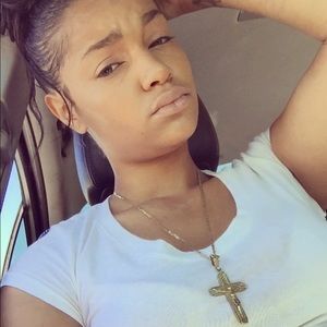 Meet your Posher, Dolora