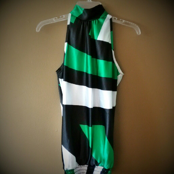 MAKE AN OFFER! Super Cute Sleeveless Blouse Med