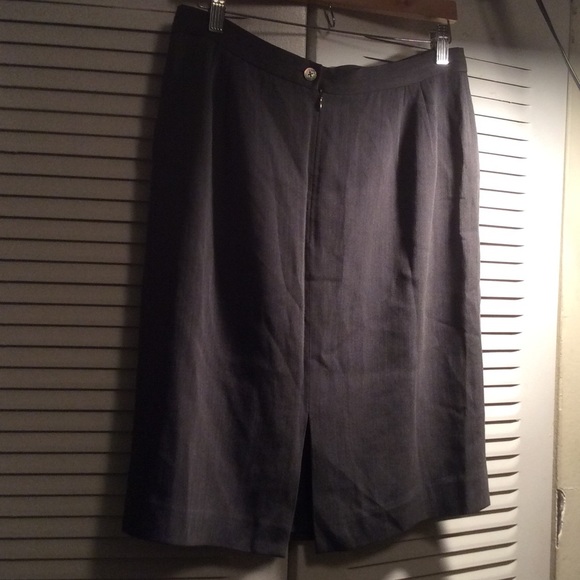 Burberrys gray Final Price SALE - Picture 3 of 4