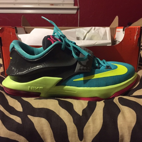 Brand new KD tennis shoes