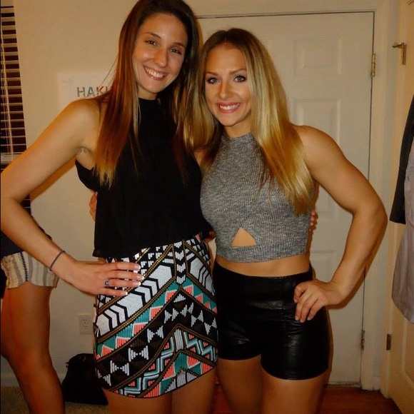 Meet your Posher! Bookmark my Closet🎉 - Picture 4 of 6