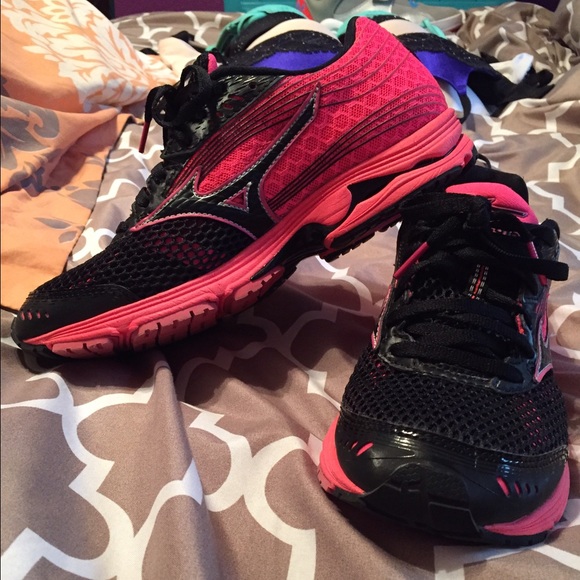 Mizuno tennis shoes