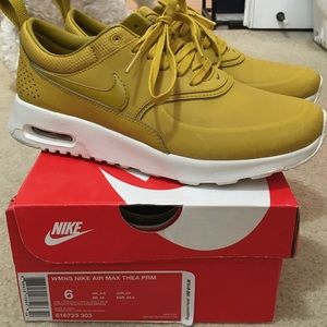 Nike Air Max Thea Premium in Dark Citron