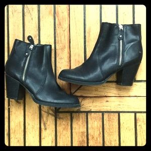 Vera Wang Black zippered heeled Ankle Booties 8