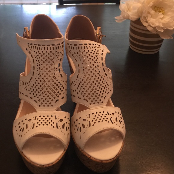 White wedges - Picture 2 of 4