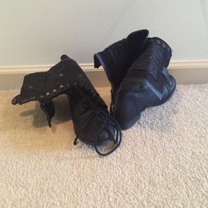 Combat boots