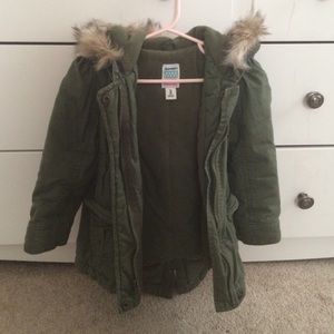 Old Navy olive green coat with fur trim hood.