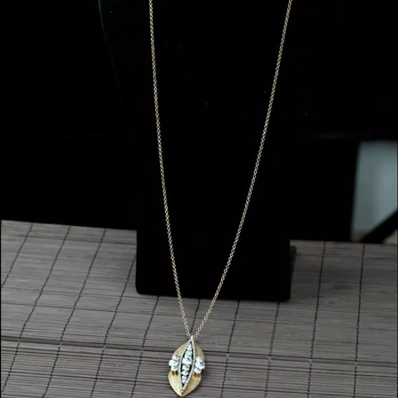 Long Vintage Gold Crystal Peapod Pendant Necklace - Picture 4 of 4