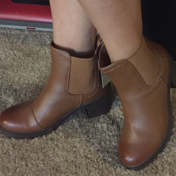 BELLA MARIE WOMEN BOOTS - Picture 2 of 4