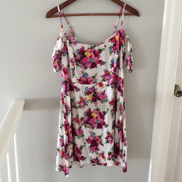 Floral Dress with Small Sleeves