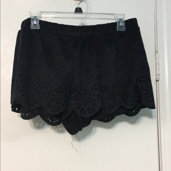 2 pairs of lace detailed shorts